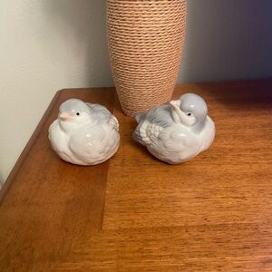 Vintage Set of 2 OTAGIRI Wide Puffy Porcelain Birds Figurines Hand Painted